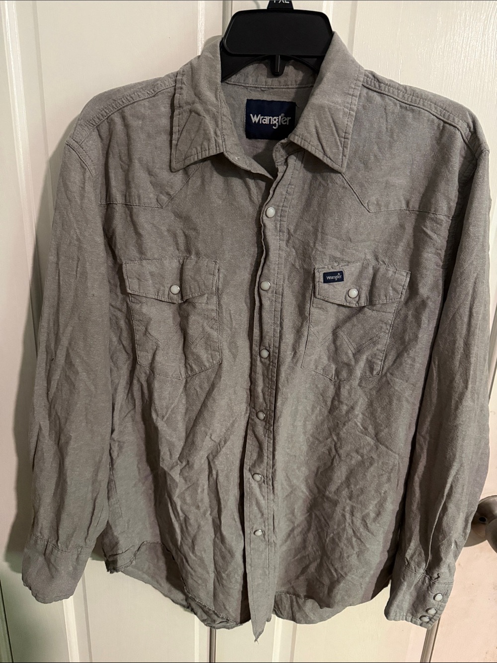 Wrangler Men's Light Gray Long-Sleeve Button-Down Western Shirt